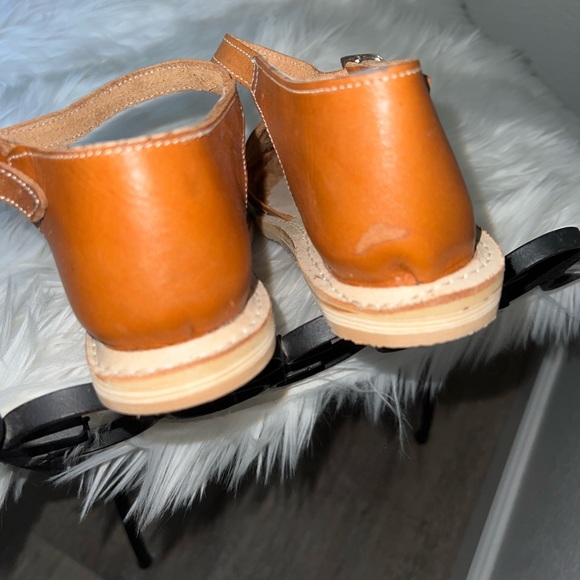 Authentic Embossed Huarache Sandles from Mexico. Flower design closed toe - Picture 4 of 10